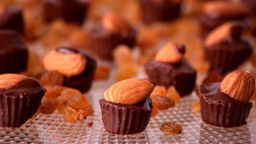Eating almonds with chocolate may lower cholesterol